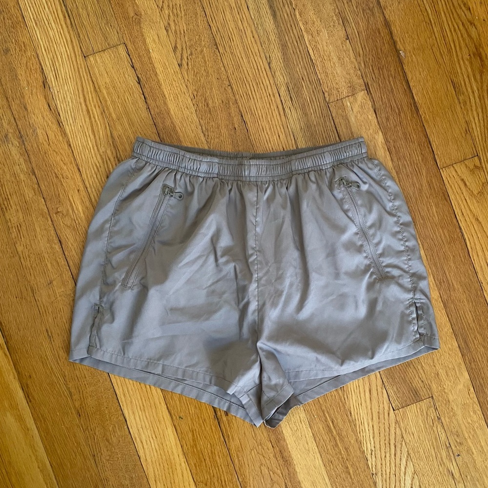 girlfriend collective gazelle short in limestone